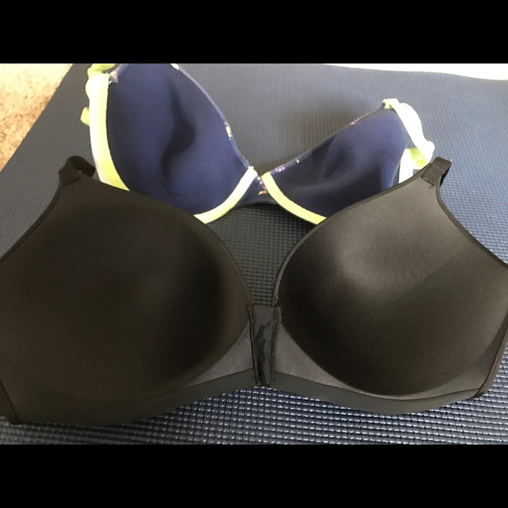 Victoria Secret - Picture 3 of 3